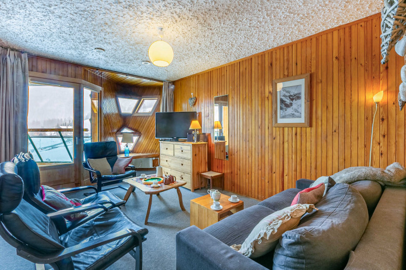 _lv_images__lot_0002340024_01_18358870