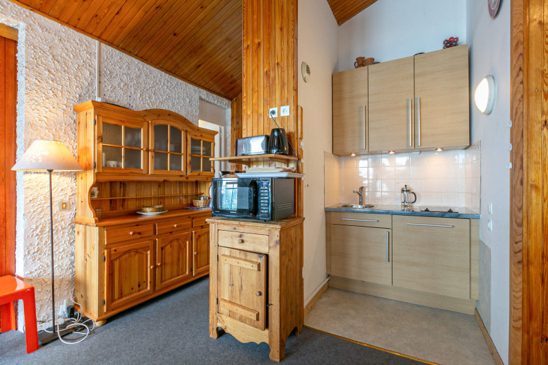 _lv_images__lot_0002340024_06_18467998