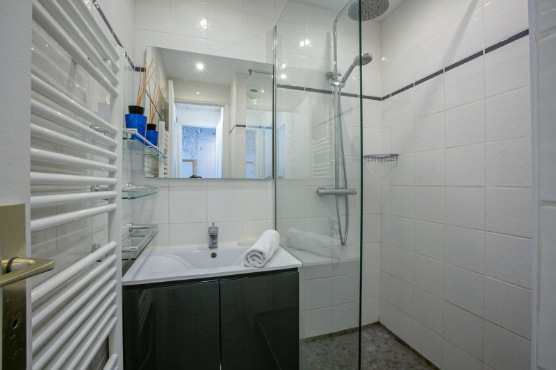 _lv_images__lot_0002340024_11_18468003