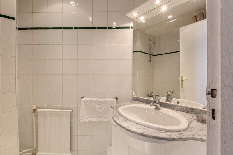 _lv_images__lot_0002340024_12_18556449