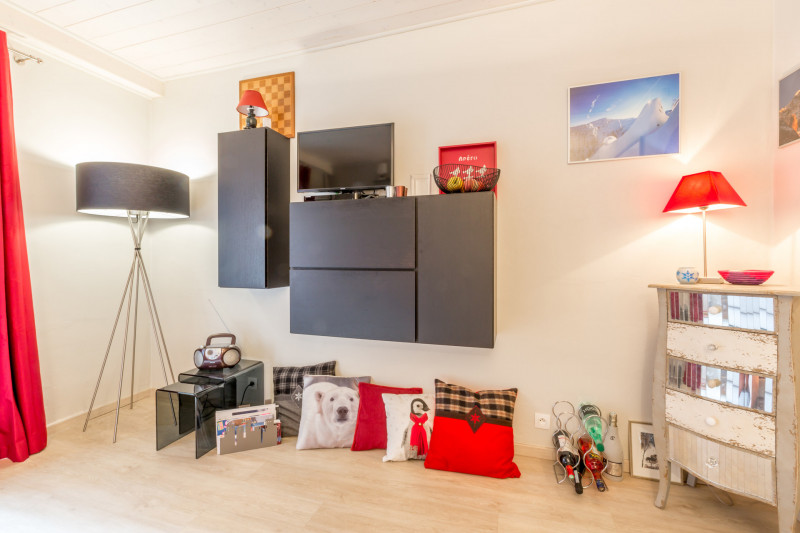 _lv_images__lot_0002340026_04_17761701