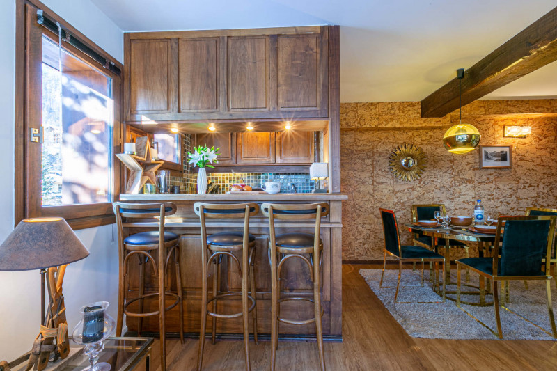 _lv_images__lot_0002340027_04_18003184