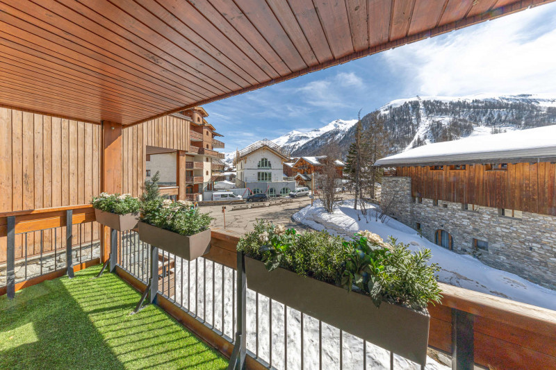 _lv_images__lot_0002340027_15_18358342