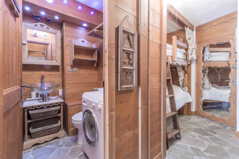 _lv_images__lot_0002340029_06_18432050