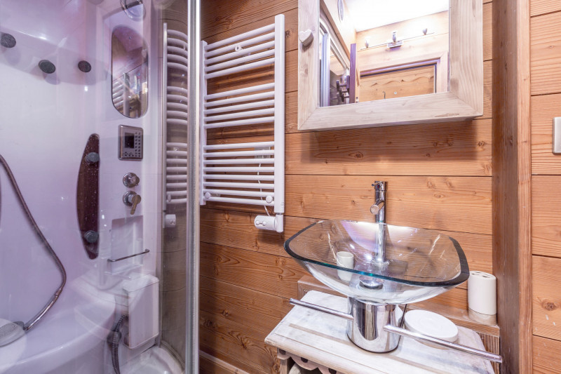 _lv_images__lot_0002340029_08_18432052