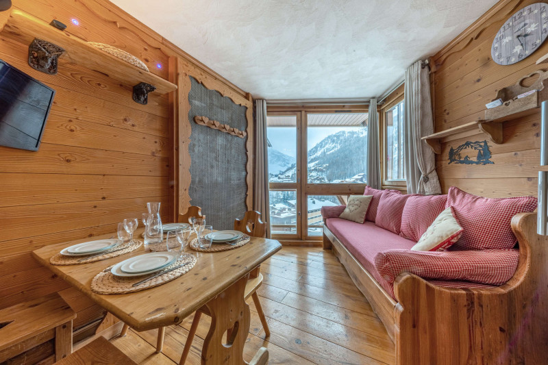 _lv_images__lot_0002340029_09_17829612