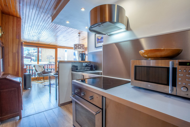 _lv_images__lot_0002340030_06_17427140