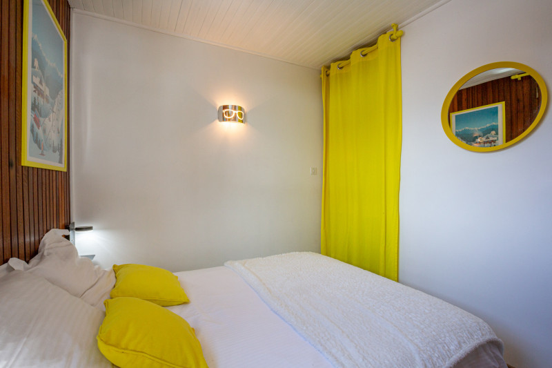 _lv_images__lot_0002340030_08_18181944