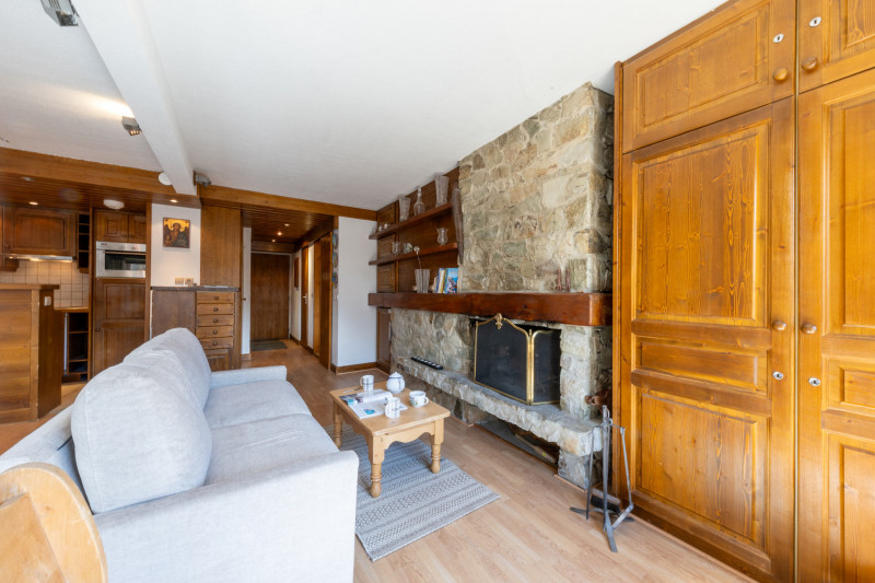 _lv_images__lot_0002340032_06_18503091