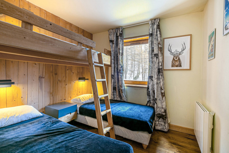 _lv_images__lot_0002340033_09_18226953