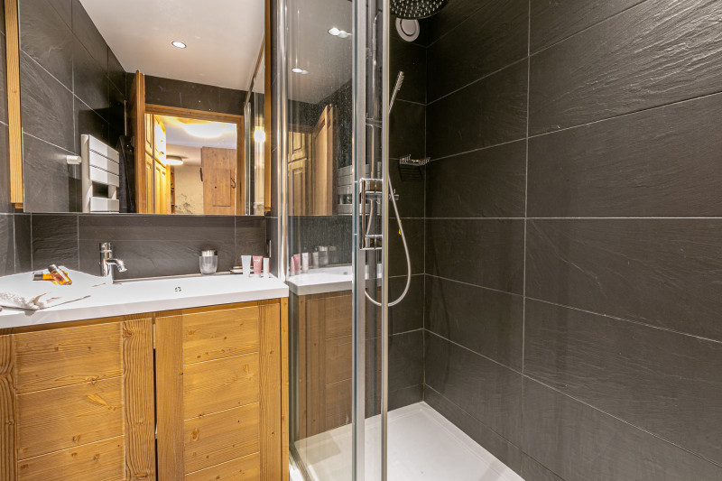 _lv_images__lot_0002340033_13_17401728 _lv_images__lot_0002340033_13_17401728