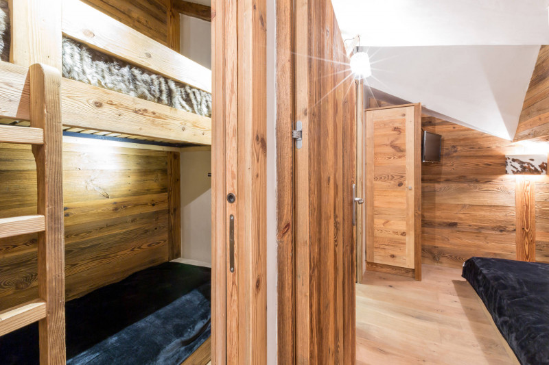 _lv_images__lot_0002340036_10_17299647