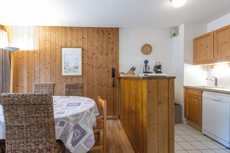 _lv_images__lot_0002340037_05_17301859