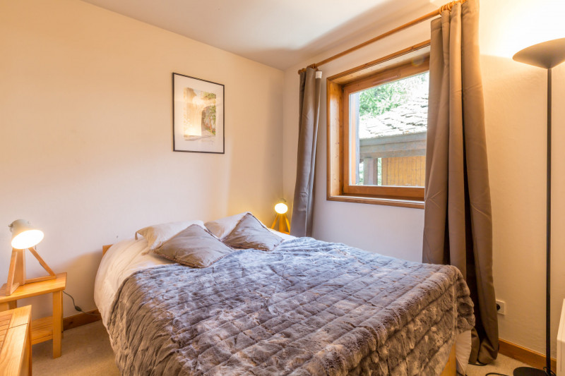 _lv_images__lot_0002340037_10_18549300