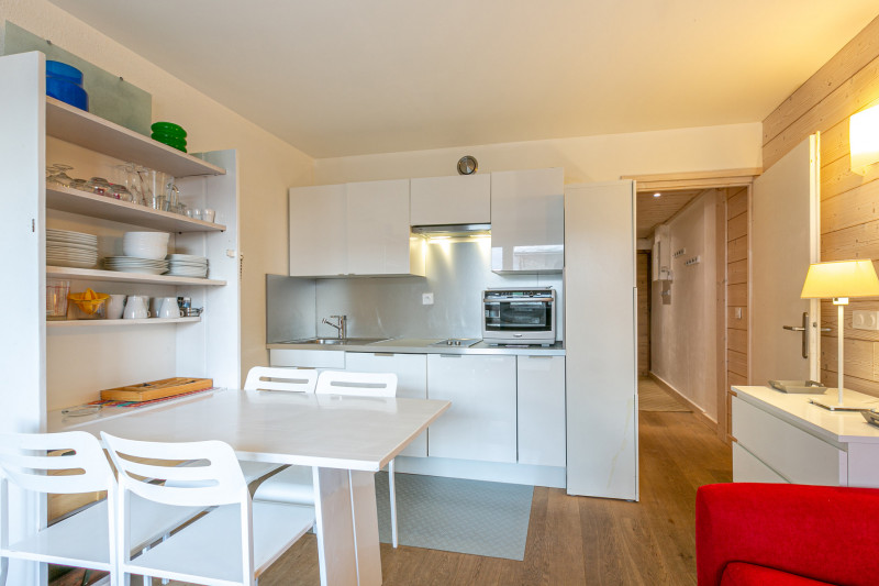 _lv_images__lot_0002340053_03_18422427