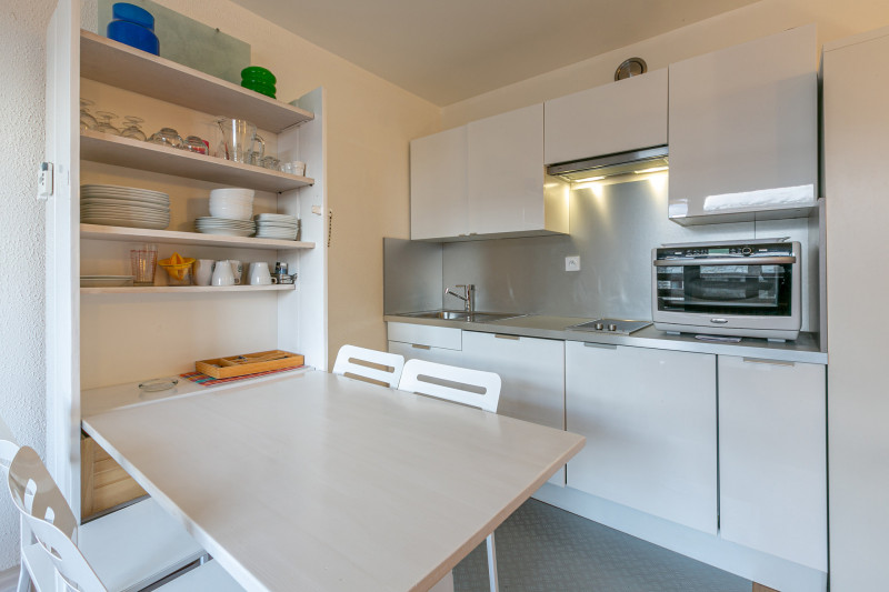 _lv_images__lot_0002340053_11_18325094