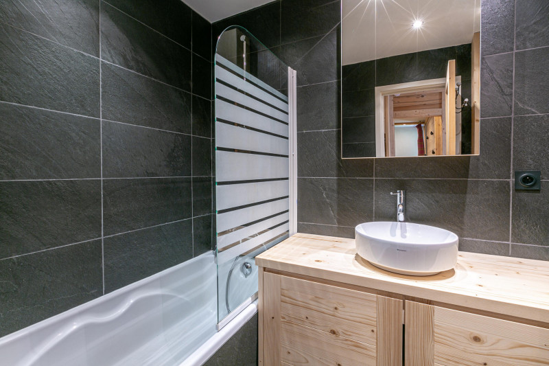 _lv_images__lot_0002340089_08_18117904