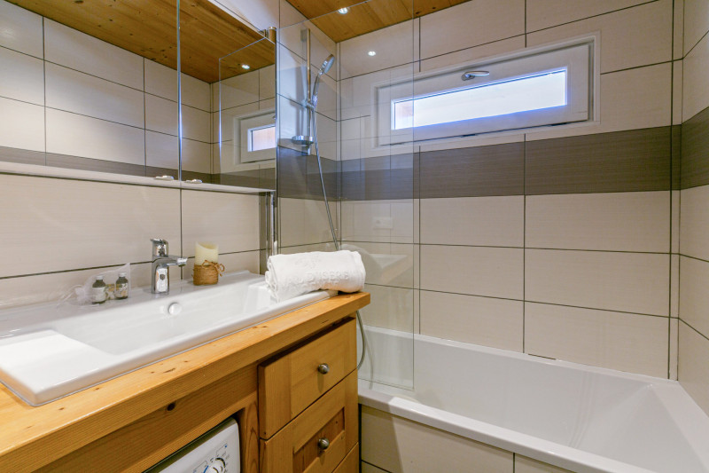 _lv_images__lot_0002340091_09_17830402