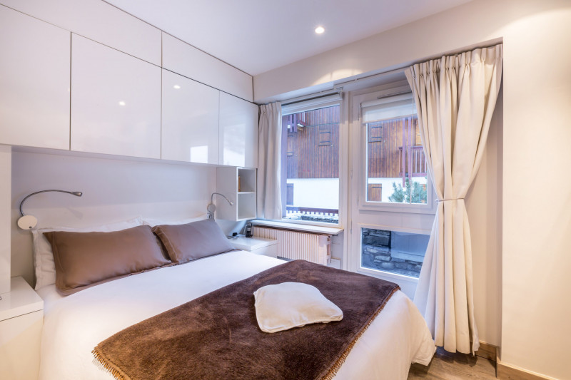 _lv_images__lot_0002340092_05_17831980