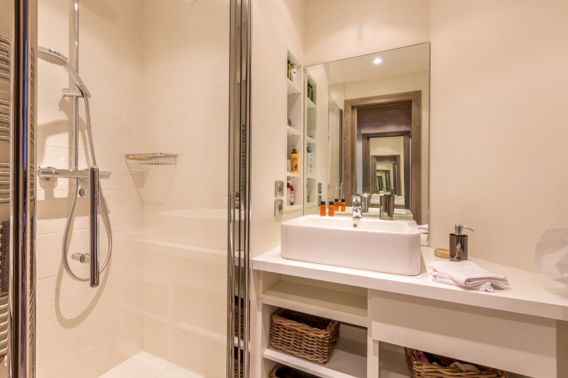 _lv_images__lot_0002340092_08_18452062