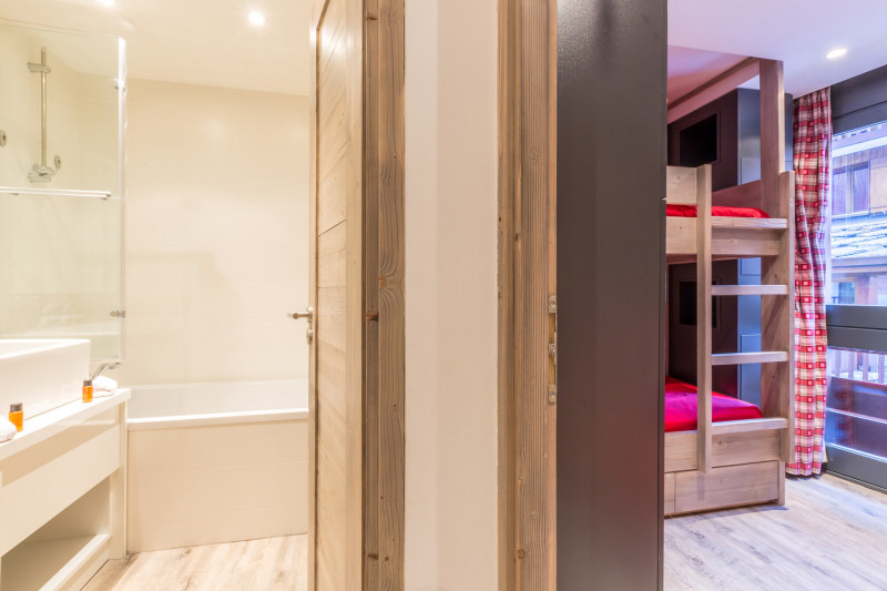 _lv_images__lot_0002340092_09_18182618