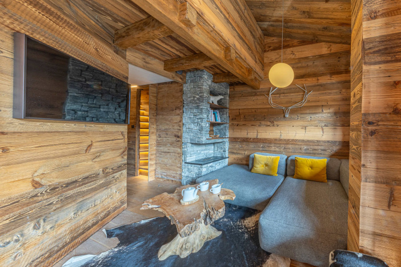 _lv_images__lot_0002340103_06_18224744