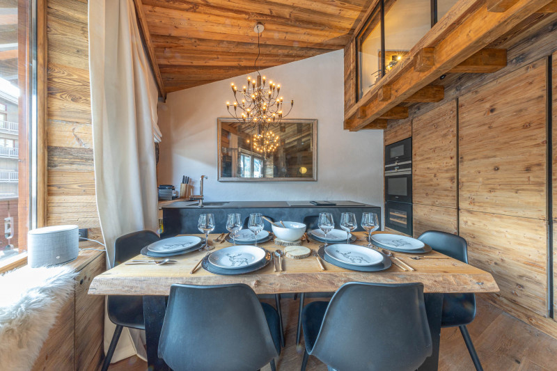 _lv_images__lot_0002340103_07_17830337