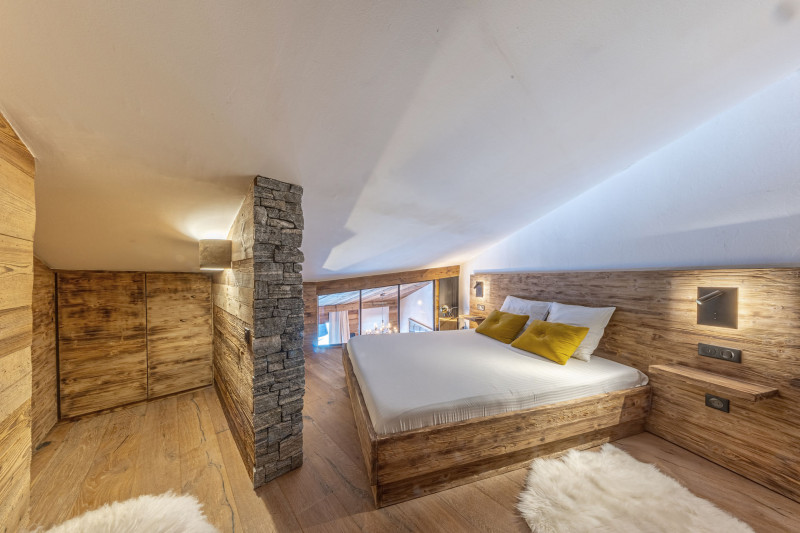 _lv_images__lot_0002340103_08_18503140