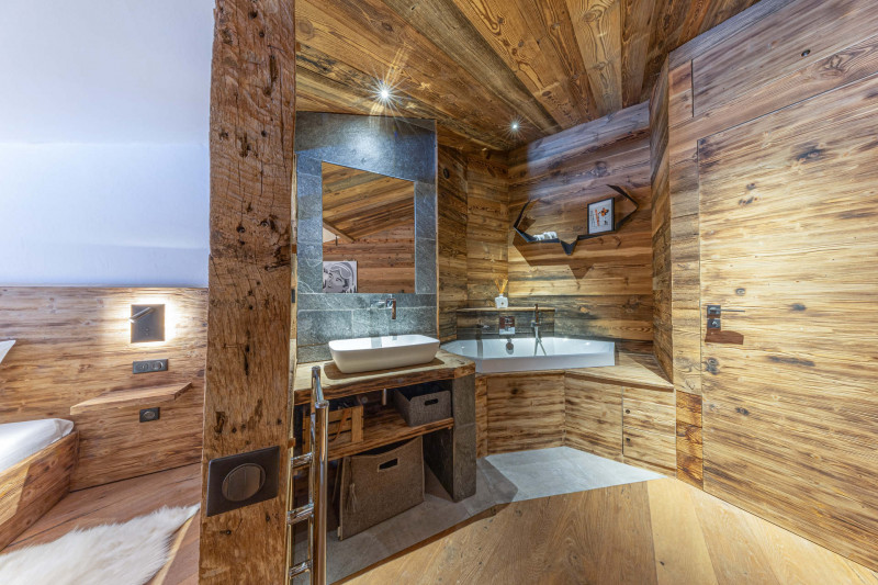 _lv_images__lot_0002340103_14_17940439