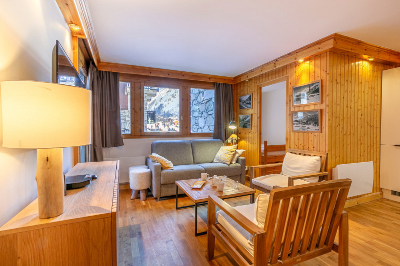 _lv_images__lot_0002340105_03_17830209