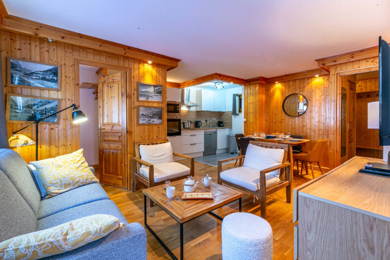 _lv_images__lot_0002340105_06_18421431