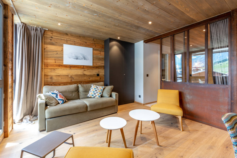 _lv_images__lot_0002340120_02_17757907