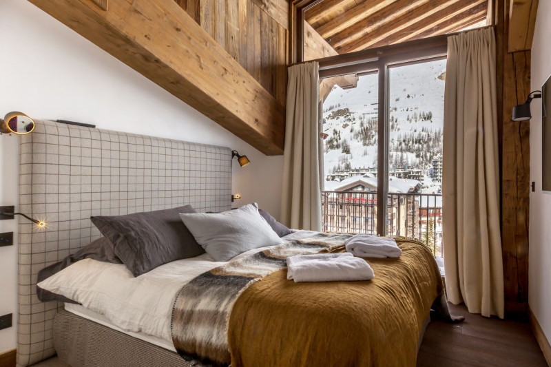 _lv_images__lot_0002340127_07_18323270