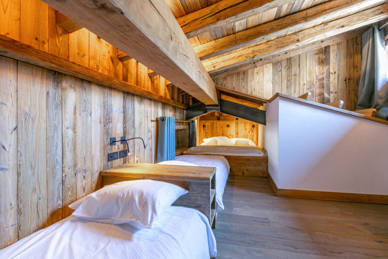 _lv_images__lot_0002340127_12_18305523