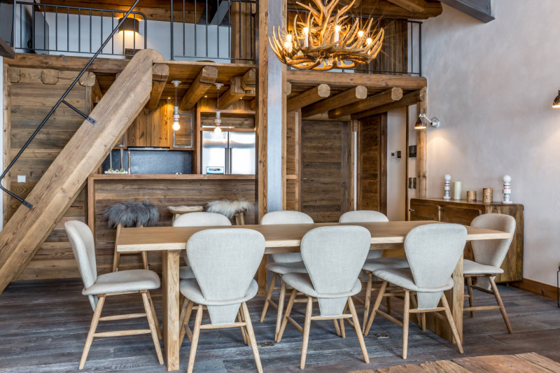 _lv_images__lot_0002340128_04_18152776