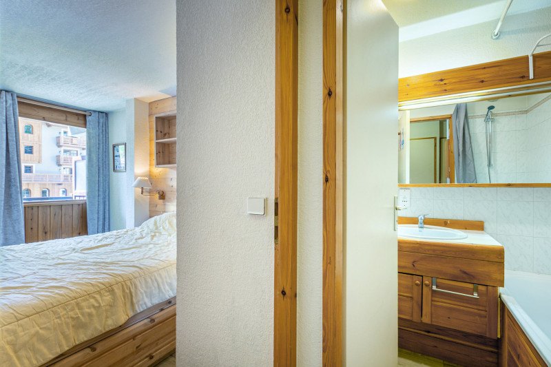 _lv_images__lot_0002340129_12_17761815