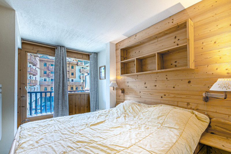 _lv_images__lot_0002340129_13_17437824