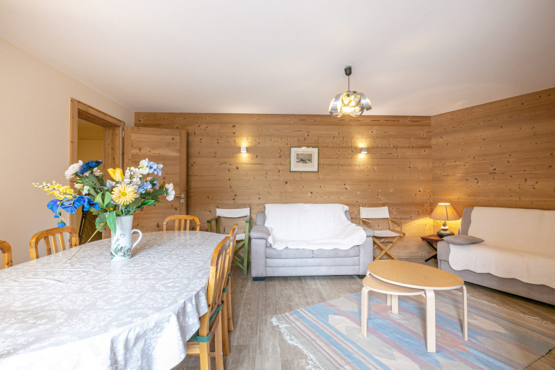 _lv_images__lot_0002340135_03_18449245