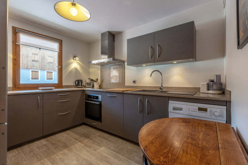 _lv_images__lot_0002340135_05_18431077