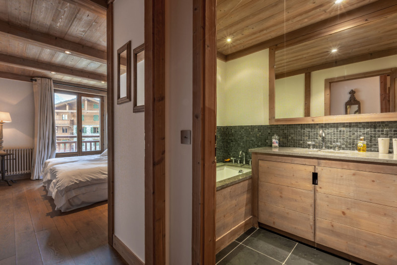 _lv_images__lot_0002340137_13_18432893