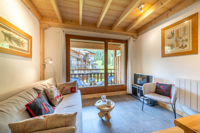 _lv_images__lot_0002340138_02_18120305