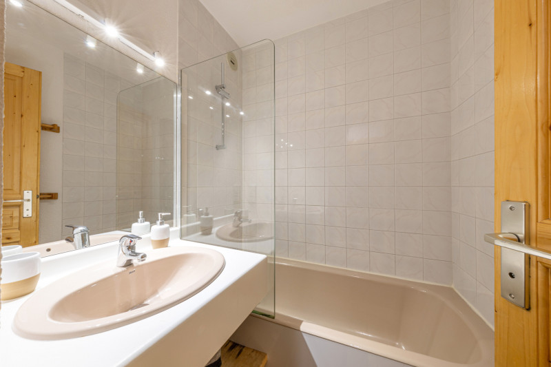 _lv_images__lot_0002340138_11_17995902