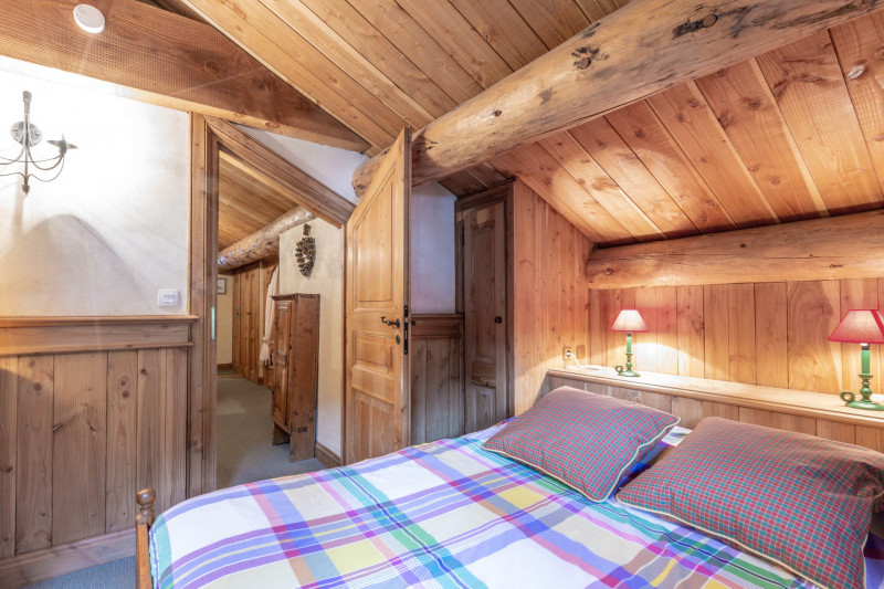 _lv_images__lot_0002340143_09_18356831