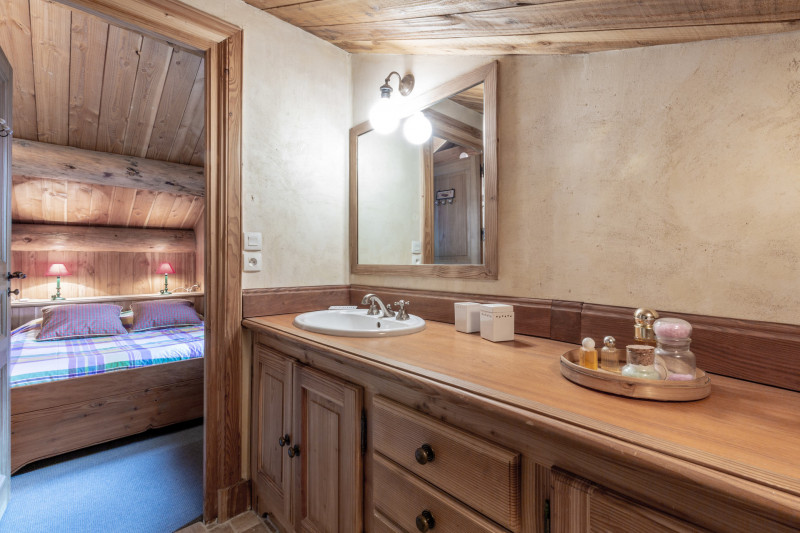 _lv_images__lot_0002340143_10_18356832