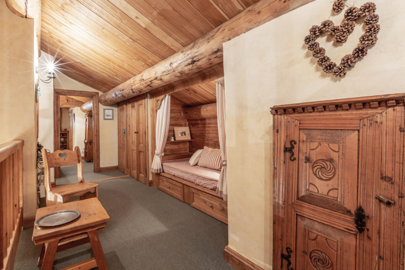 _lv_images__lot_0002340143_11_18001838