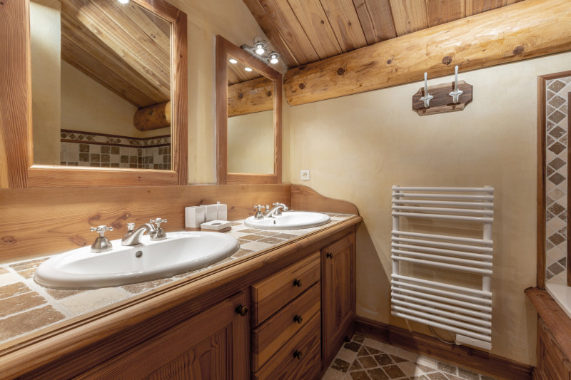 _lv_images__lot_0002340143_14_18556466