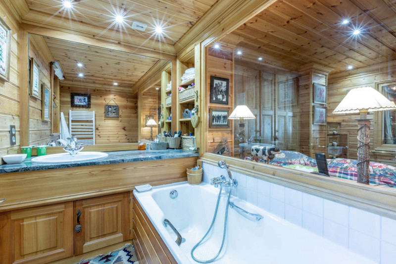 _lv_images__lot_0002340144_07_18063764