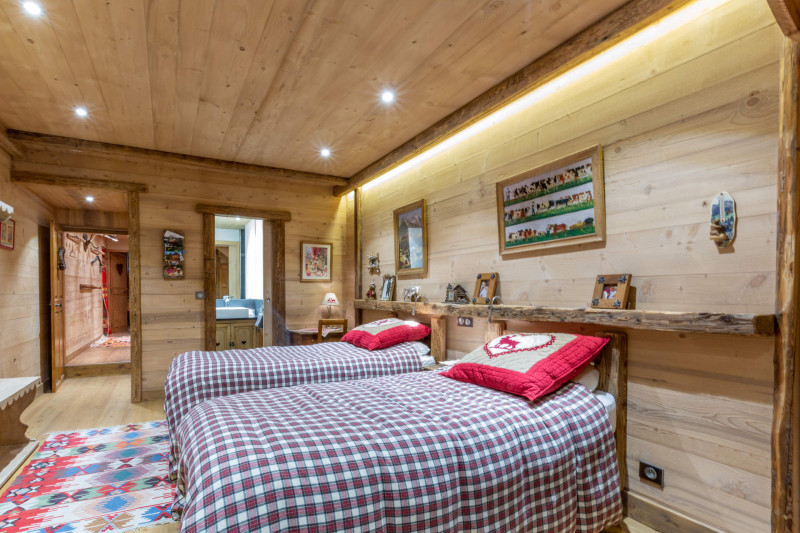 _lv_images__lot_0002340144_10_18448288