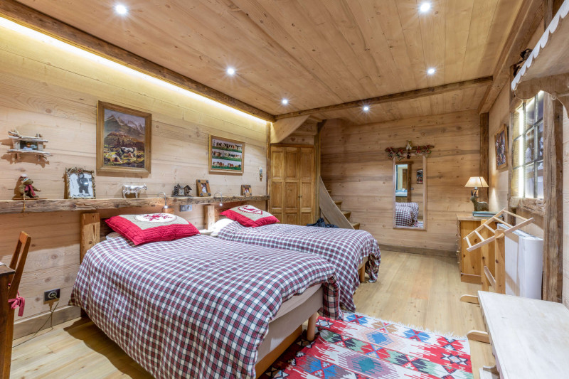 _lv_images__lot_0002340144_12_18259354