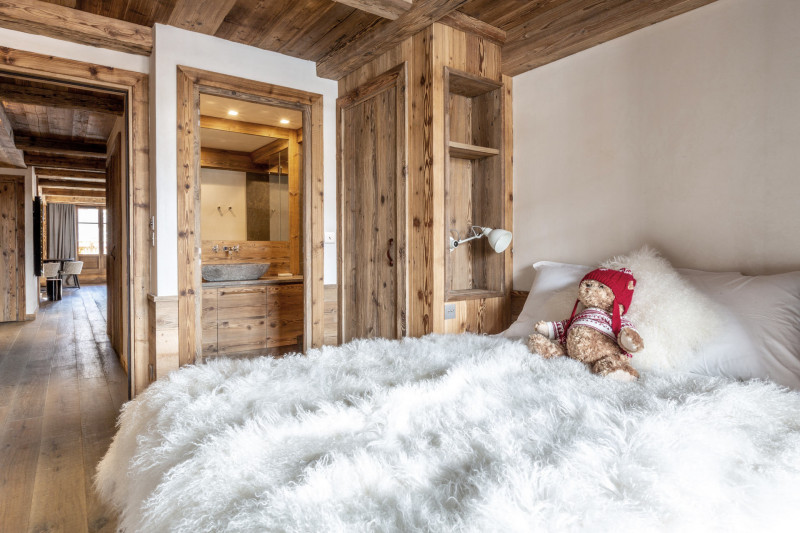 _lv_images__lot_0002340162_12_18556743